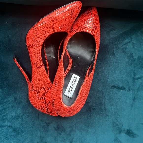Steve Madden Snake Print Heels - Picture 7 of 7